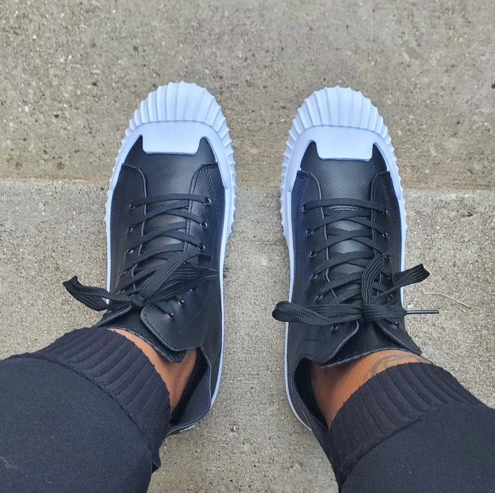 Sneakers - Picture 4 of 4